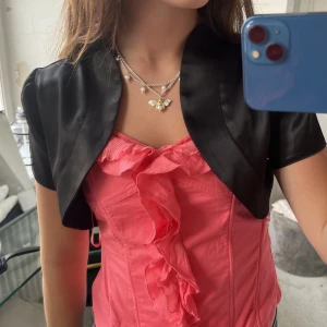 Satin bolero! - Så snygg bolero i satin!