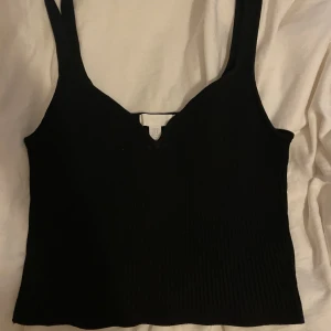 svart linne  - jätte gulligt svart ribbat linne 💓