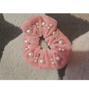 Rosa scrunchie  - Oanvänd  Frakt: 15kr