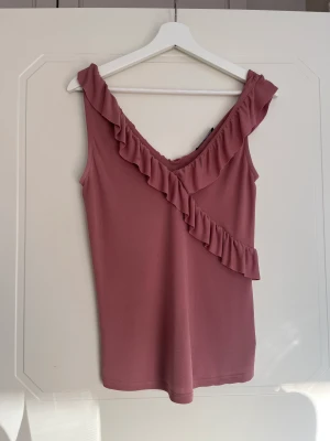 Linne  - Linne med fina detaljer 