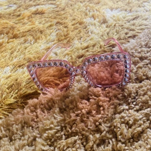 Solglasögon 🌸💕 - Jättefina solglasögon inköpta i Köpenhamn. Nyskick🌸💕