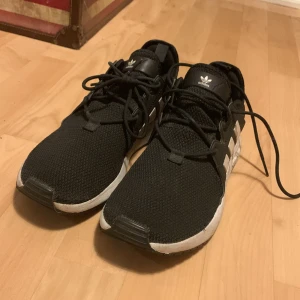 Adidas skor - Adidas skor, knappt använda
