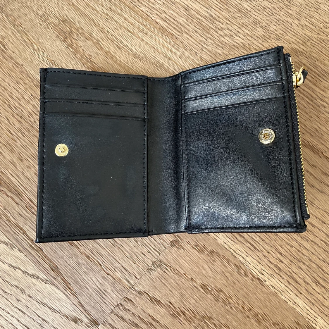 Svart plånbok från Monki - 90