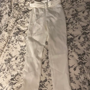 Byxor  - Byxor i storlek Xs med etiketter kvar.