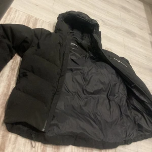 Sail racing jacka svart, storlek M - En sail racing jacka storlek M,  du kan göra den mindre, äkta från johnells, pris kan diskuteras. 