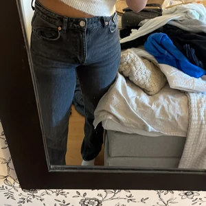Zara jeans  - Säljer dessa från zara jeans pågrund av att de va ett fel köp! Jeansen är i storlek 36