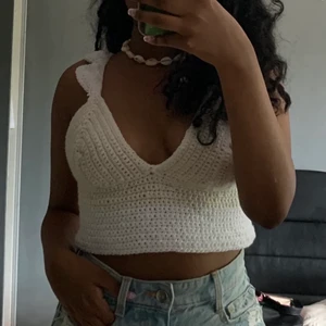 Virkad topp  - Säljer denna stickade topp som jag gjort själv, ni kan lägga en beställning utifrån eran egna storlek!🤍  