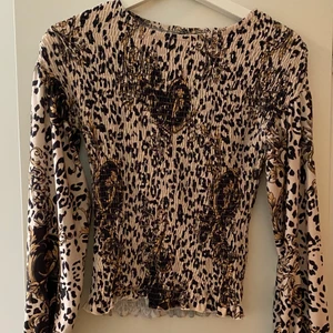 Topp från GinaTricot  - En superfin topp från GinaTricot som jag säljer då den har blivit för liten för mig! 