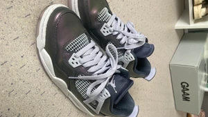 Air Jordan 4 - Air Jordan 4 i storlek 38,5. Sparsamt använda. 