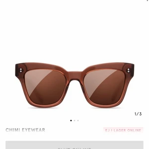 Chimi 07 - Säljer dessa chimi solglasögon då jag har ett annat par. Köpta förra sommaren, men knappast använda. Fodral följer med💞 köpte för 1100, 500kr inkl frakt. 