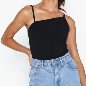 Assymetriskt linne - Svart linne med sned ringning🤍