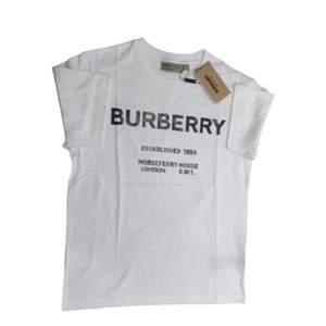 Oanvänd burberry t-shirt med tags och dust bag