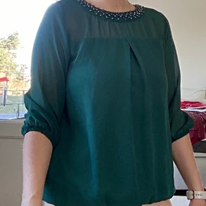 Grön blus M - Jättefin grön blus på fest! Storlek M