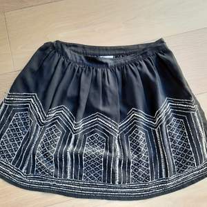 Pretty skirt from Cubus with pearl embroidery. Good condition. Size S.