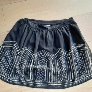 Cubus pärlkjol S  - Pretty skirt from Cubus with pearl embroidery. Good condition. Size S.