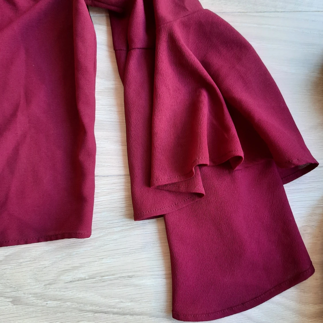 Röd tröja, over-the-shoulder S  - 90