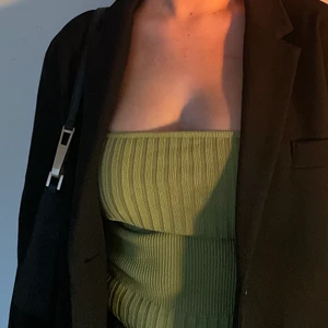 Jätte fin grön strapless topp - En grön ribbad strapples topp perfekt till sommaren