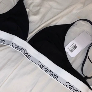 Calvin Klein BH - En helt ny kalvin Klein BH säljer den då den är alldeles för liten för mig.