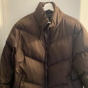 Brun Puffer - Puffer jacka, knappt använd.