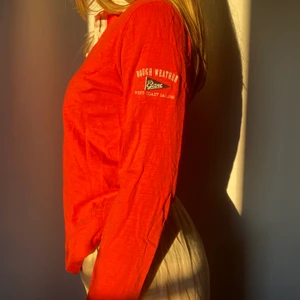 Skjorta - Tröja/skjorta från Gant strl S, person på bild har XS/S. 