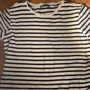 Svart randig zara tröja i stl s - Randig zara tröja svart