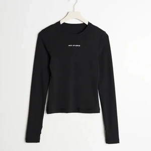 Nicki studios tröja  - Långärmad tröja från nicki studios kollektion med Gina Tricot. Använd 2ggr dvs i mycket bra skick! 