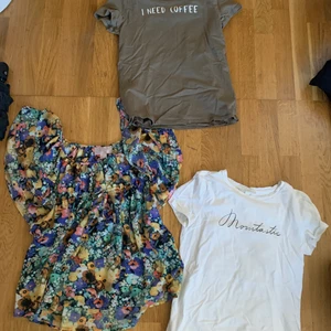 3stycken mamma tröjor, stl xs och s - Den vita och gröna är i stl XS, varav den blommiga mer somriga är i S.  Jag som är i så hög vecka och inte har länge kvar med magen tycker de två t-shirt aktiga sitter för tajt. Den blommiga är jätte luftig och skön, super fin. Skriv om ni önskar annan samt flera bilder💜🤰🏼 200 inkl frakt