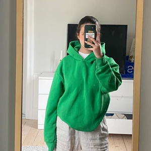 Hoodie - Hoodie från Gina som är använd ett fåtal gånger. Stl m. Priset kan diskuteras vid snabb affär!😊