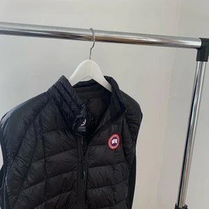 Canada goose väst - XL fits L. Grymt bra skick! Nypris 3999kr.