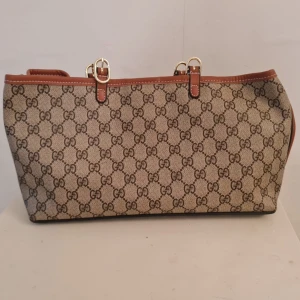 GG DAM VÄSKA BEIGE - Helt ny dam väska dm vid intresse