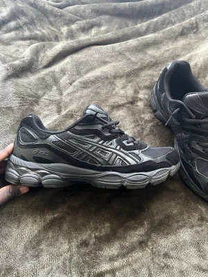 Acics gel nyc all black - Helt nya inte använda överhuvudtaget bara utan tags och box.