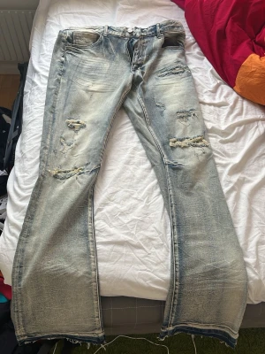 Ljusblå/denim flared jeans - Aldirg använts. W36 ≈ EU 52