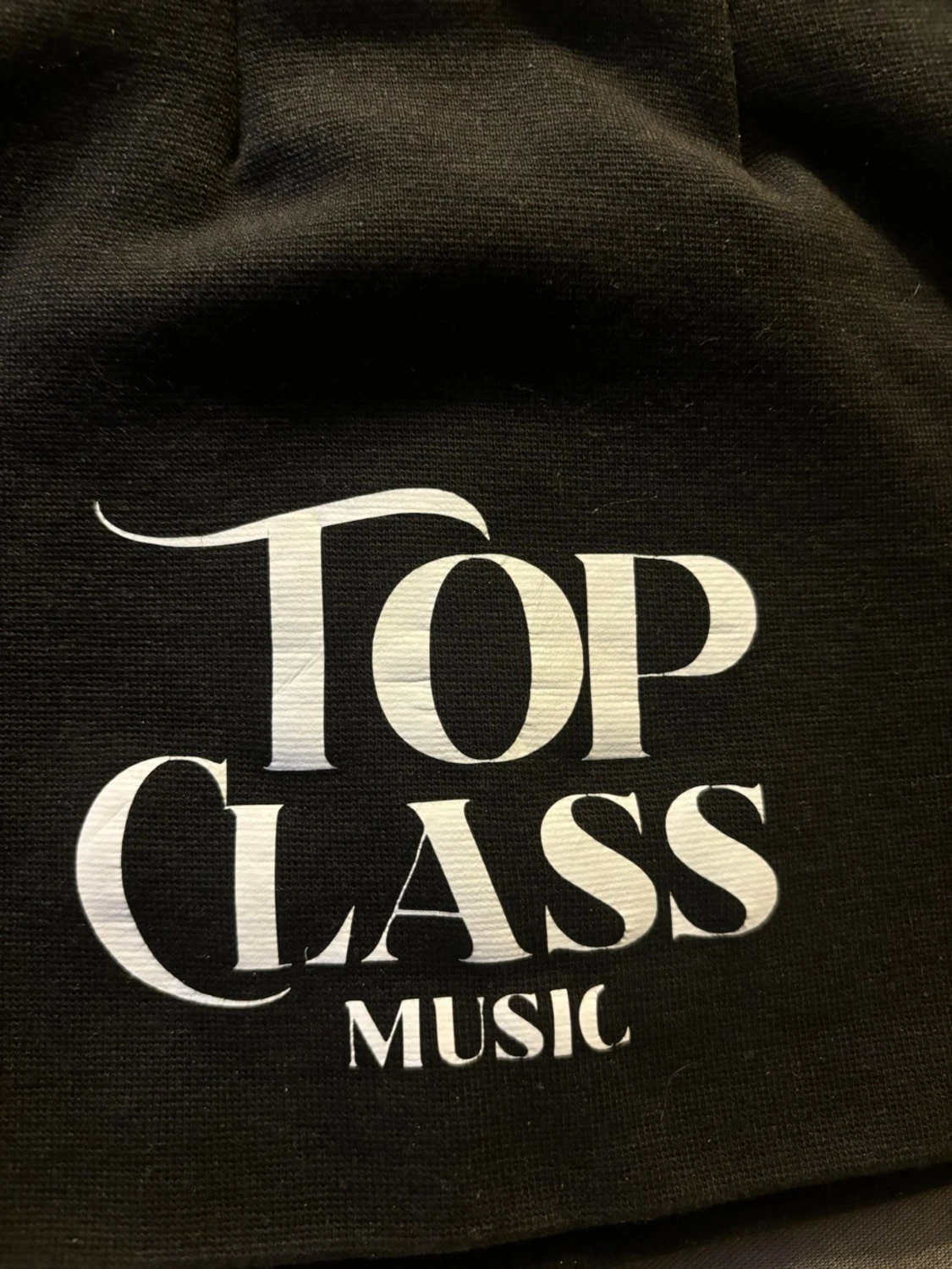 Svart mössa med Top Class Music-tryck - 1