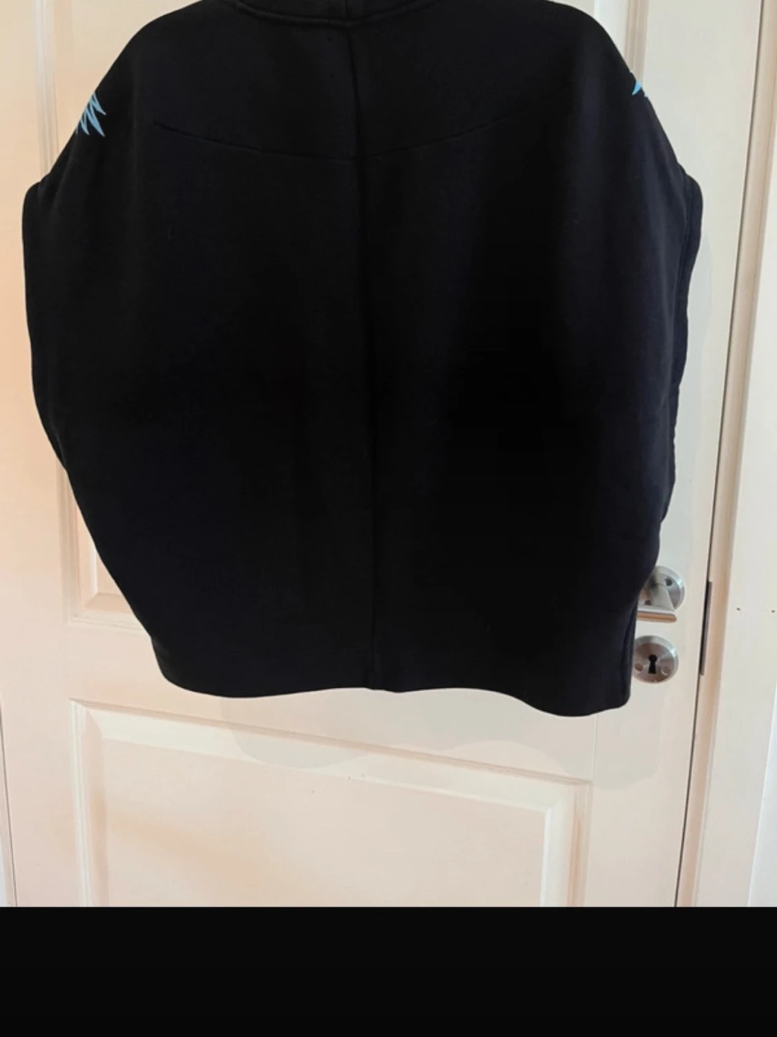 Svart oversized väst med broderi - 1