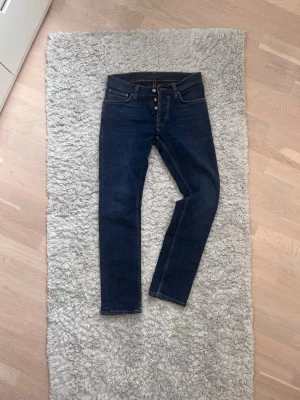 Nudie Jeans Grim Tim - Nudie Jeans - Grim Tim - W29 L30 - Mörkblå - Grymt skick - Tveka inte att skriva vid intresse eller funderingar