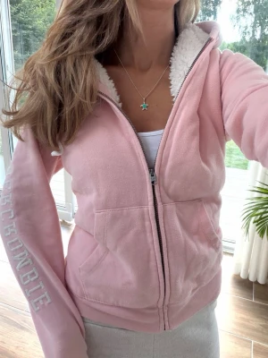 Abercrombie & fitch zip med teddy - Frakt 24h. 