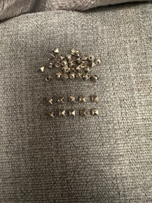 Nitar till valentino flycrews - Pris  99kr styck men billigare vid högre kvantitet. Vid köp av över 1 nit så skapas en separat annons.