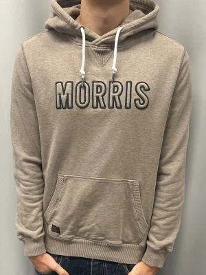 Morris hoodie - Fint skick utan defekter, storlek M | modellen är 185 cm och väger ca 76 kg och den sitter bra. 