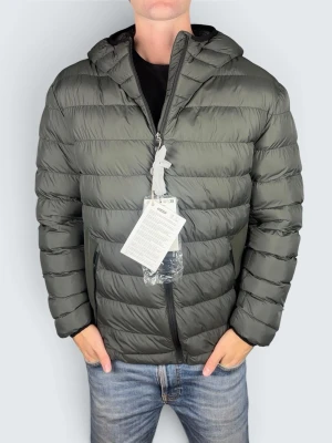 Colmar Jacka (NY) - Skick: 10/10, aldrig använd. | Ingår: Allt OG. | Nypris: +- 5500 kr. | Storleken är 54. Modellen är 183cm lång. | Givetvis äkta! Hör av er vid frågor!