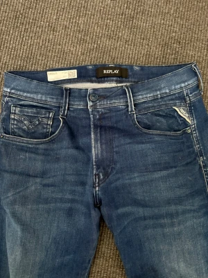 Replay Hyperflex Jeans - Ett par riktigt schyssta Replay Jeans i storlek 31/34!🙌 Skick 9/10 väl använda👍 Hör av dig vid fler frågor eller funderingar🤝