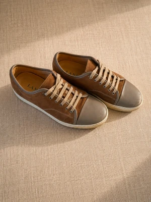 Lanvin skor - Ett par riktigt snygga lanvin skor. Vänster skon är lite sliten vid tån men förutom de så är dom i mycket bra skick! Storlek 7( jag har 43 och dom passar bra på mig)                                                Skriv gärna vid några frågor!