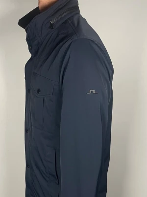 J.Lindeberg field jacket - 👕 Plagg: field jacket                                                          📏 Storlek: S                                                             🏷️ Märke/Modell: J.Lindeberg                                                ✨ Skick: Fint skick                                                        💬 Vid frågor är det bara att skriva!                                                                                          🛍️ Gramenti