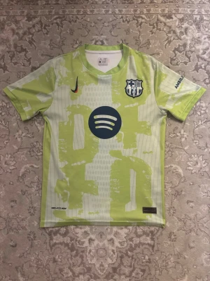 Barca Fotbollströja - Mängdrabatt finns! Ju fler plagg du köper, desto bättre pris kan jag ge!