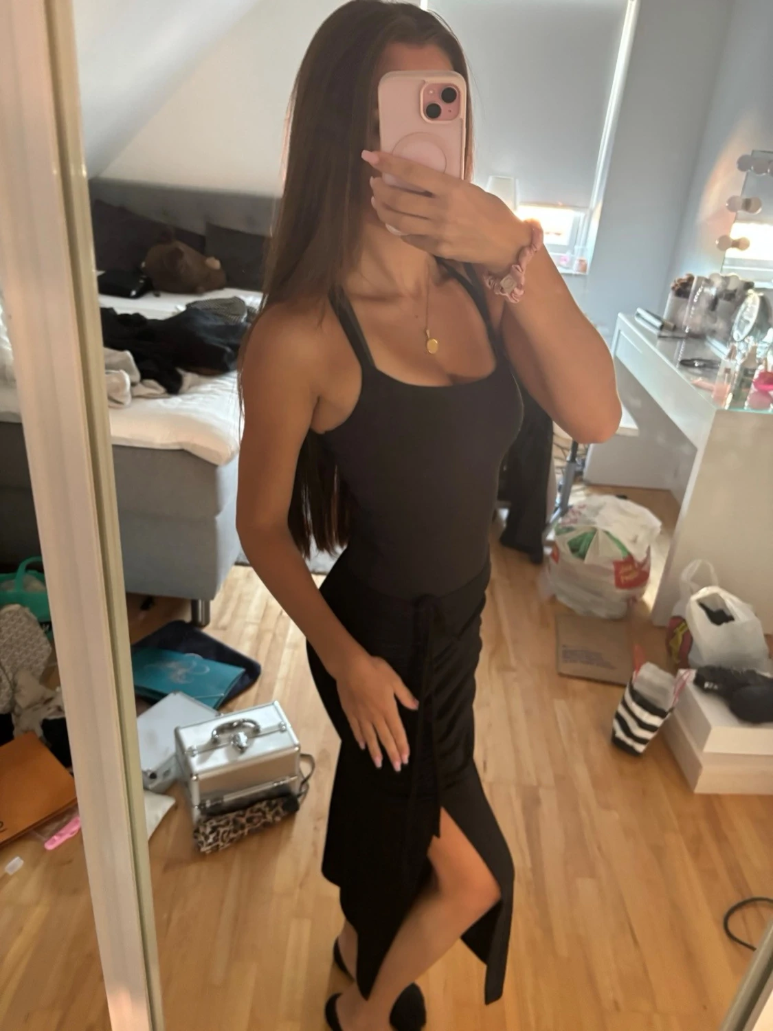 Svart långkjol med slits - 1