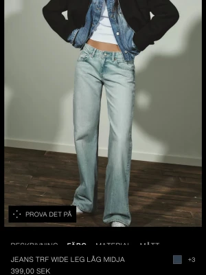 Ljusblå wide leg jeans låg midja - Endast använd 1 gång!! Säljer ett par ljusblå jeans från Zara TRF med wide leg-passform och låg midja. Jeansen har klassisk femficksdesign, raka ben och är tillverkade i denim. Perfekta för en avslappnad och trendig look.