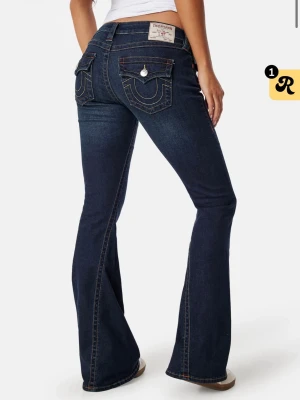 True religion jeans - Säljer ett par mörkblå bootcut jeans från True Religion med klassiska kontrastsömmar och fickdetaljer bak. Jeansen har låg midja och utsvängda ben. I modell joey💗Pris kan diskuteras!