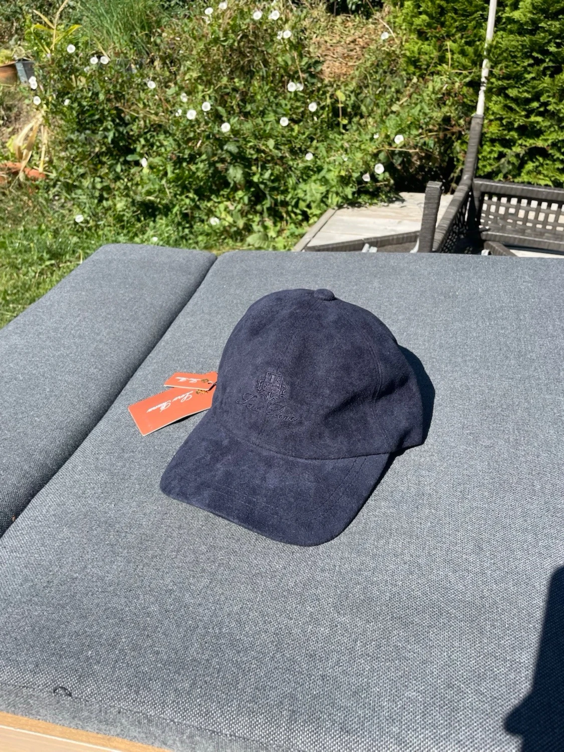 Mörkblå mockakeps med broderi - 1