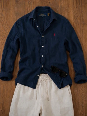 Mörkblå linneskjorta från Polo Ralph Lauren - Säljer en mörkblå linneskjorta från Polo Ralph Lauren, helt ny. Storlek M. Äkta