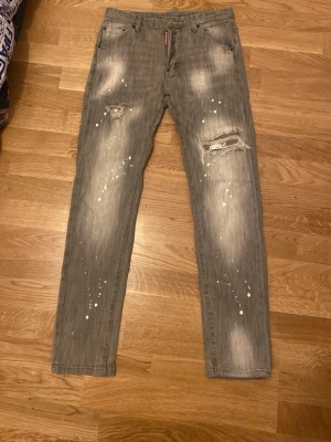  Dsquared2 jeans  - Använd typ 4 gånger som helt nya storlek M/48