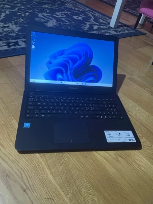ASUS E502S ssd 128GB, Windows 11. Allt funkar, laddare ingår  - ASUS E502S ssd 128GB, Windows 11. Allt funkar, laddare ingår  ASUS E502S laptop med Intel Celeron N3050-processor och 4 GB RAM. Operativsystemet är Windows 11 Pro. Ssd 128GB Allt funkar  15 tums  Laddare ingår